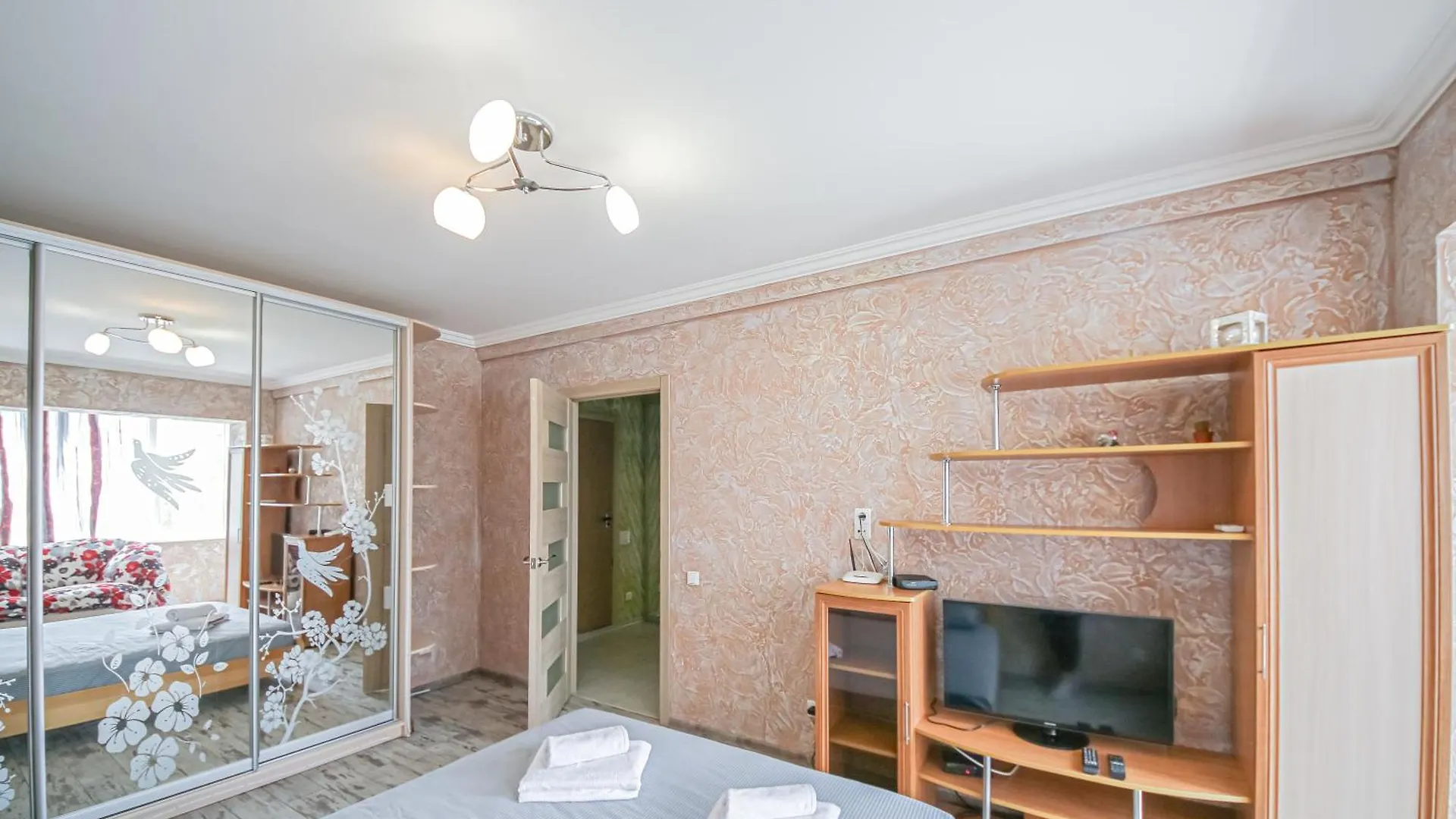 Apartment Апартаменти 1-Кімнатні Поруч Зі Ст. М. Печерська Kyiv Ukraine